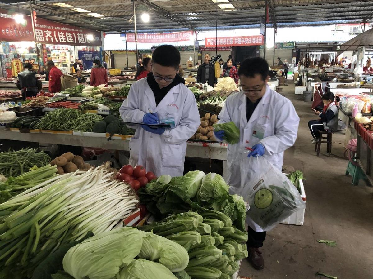 泸州开展拉网式、地毯式突击检查 发现"白板肉"52.4kg